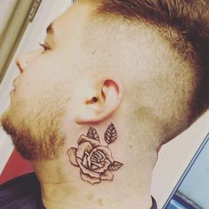 Rose neck tattoo 👌🏼 🥀 #rose #necktattoo