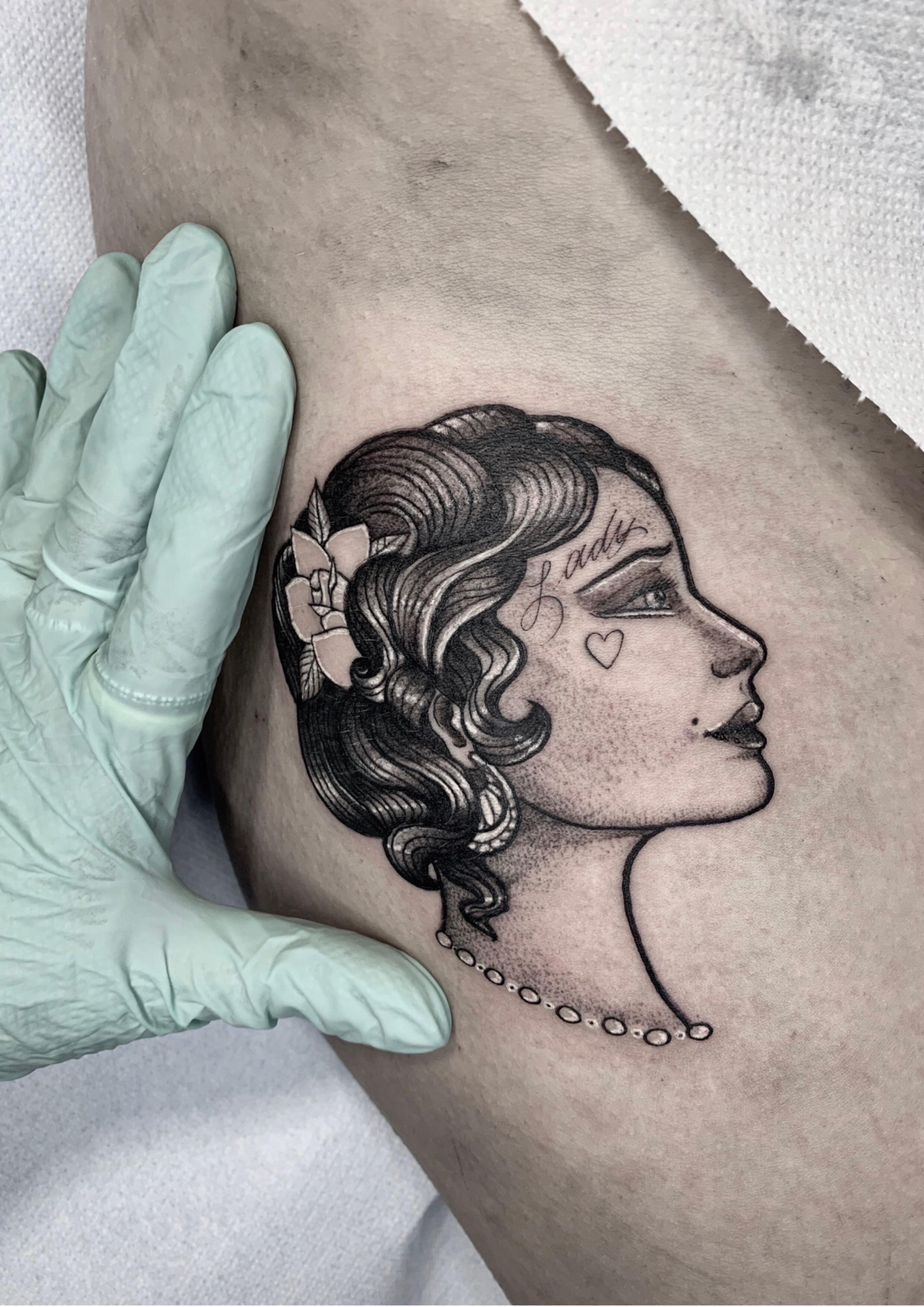Lady head tattoo by Sara La Tia #SaraLaTia #lady #portrait #illustrative #chicano #neotraditional #heart #rose #script #pearl