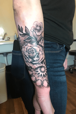 Cool geo flower deluxe #tattoodo #geometric #floral  