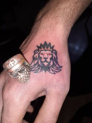 line small lion #tattoo #iran 