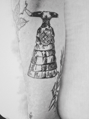 #minoan #minoanart #sculpture  #snakepriestess #snakegoddess #crete #knossos #creta #tattoo #tattooart #minimal #minimaltattoos #minimalism #lines #linework #dot #dotworktattoo #stattoo #bishop #bishoprotary 