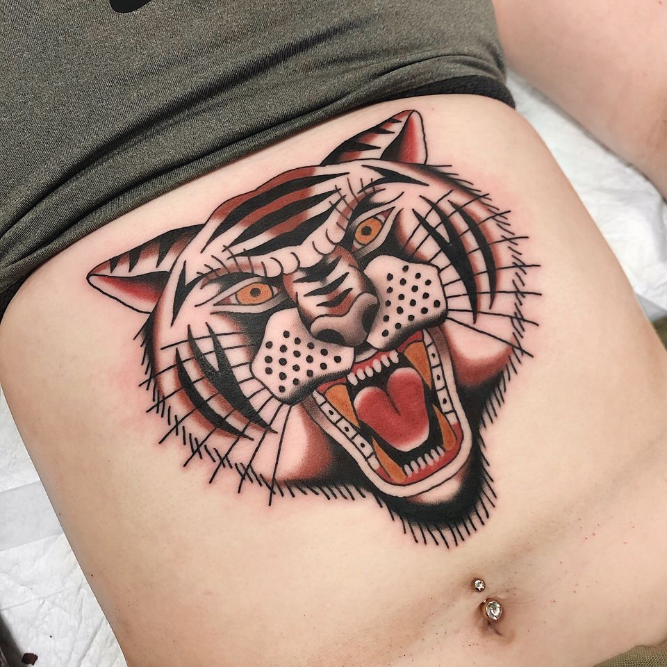 Tatuaje de tigre por Dan Cooper #DanCooper #tiger #traditional #belly #animal