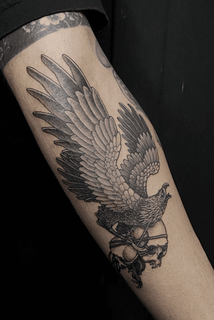 Eagle with string of skulls for his fine delicate Neo Japanese sticker book sleeve. Tedious it is but it’s kinda satisfied to see the end result. 
