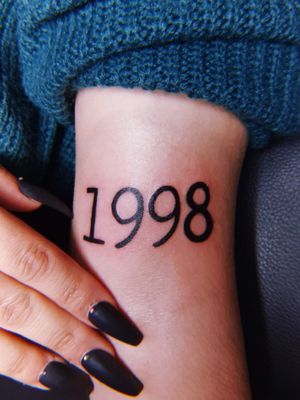 1998#ink #inked #inkedgirl #inkedlife #inkedup #inkedwoman #tattoogirl #tattoowoman #femaletattoo #femaletattooartist #femaleartist #womensempowerment #art #artwork #girlspower #desing #desingtattoo #proyect #work #wgtattoostudio #tattoostudio #safespace #ensenada #bajacalifornia #mexico 