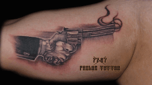 #blackandgrey #blackandgreytattoo #realistic #Tattoodo #gun 