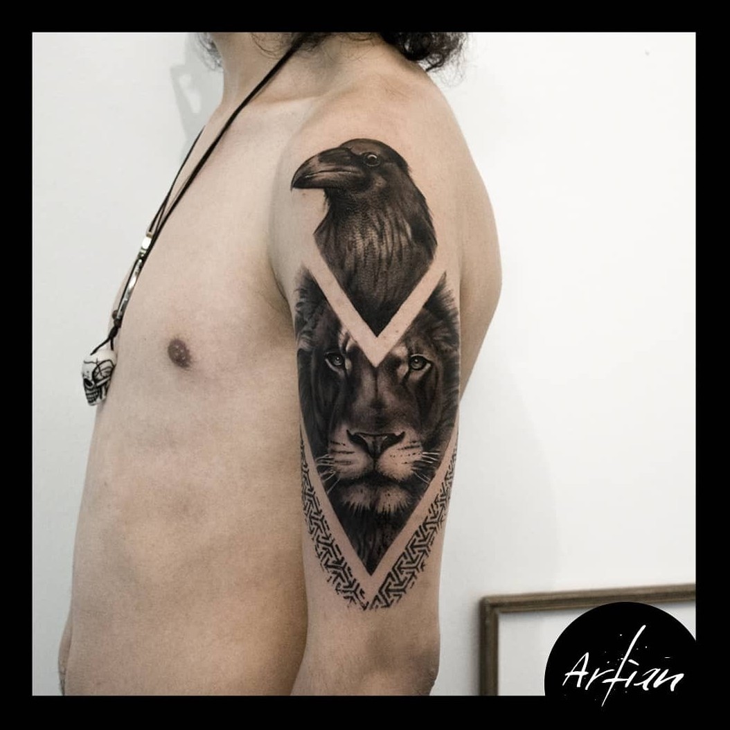 Tattoo uploaded by Artian Ink • El león y el cuervo. #liontattoo #animales  #realismo #lion #raventattoo #realistictattoo #pattern #tatuajescolombia •  Tattoodo