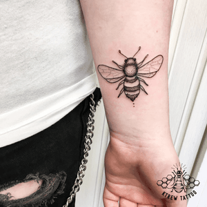 Blackwork Bee Tattoo by Kirstie @ KTREW Tattoo • Birmingham, UK 🇬🇧 #bee #bees #tattoo #blackwork #fineline #birminghamuk #tattooist
