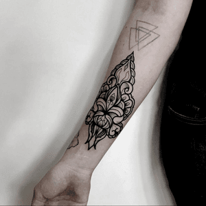 Tattoo flash ⚡️ #work #tattoo #line #liner #ornament #ornamental #ornamentaltattoo #mandala #mandalatattoo #ink #inked #arm #armtattoo #black #grey #tatouagemagazine