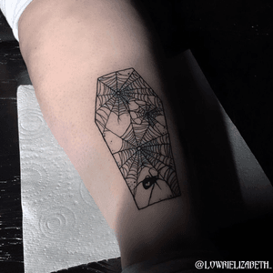 Web coffin done Halloween time from my flash 🖤🕸⚰️ #coffin #web #spiderweb #spooky #goth #halloween #halloweenflash #october #fall #spider #blackwidow #linework #blackwork #heart #cardiff #wales 