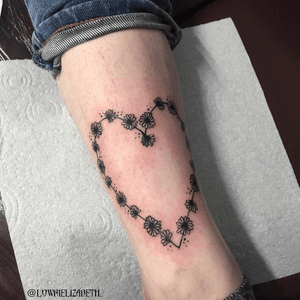 Daisy chain heart / wraps around front of lower shin. #daisychain #flower #floral #girly #heart #hearttattoo #cardiff #wales 