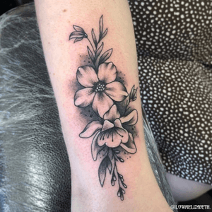 Florals from last year #floraltattoo #flowers #blackandgrey #girlytattoo #cardiff #wales #bng #physicalgraffiti 