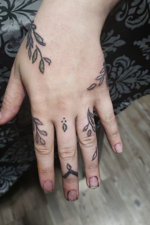 My first hand tat and first tat I did on my gf.