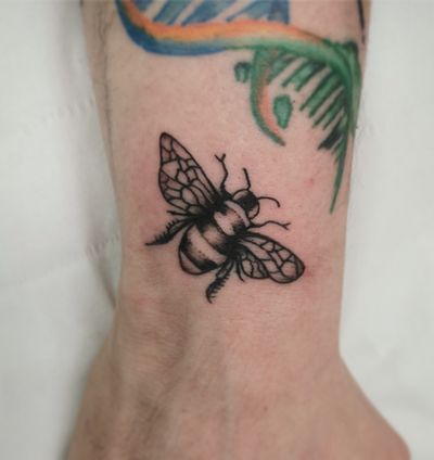 Beautiful black and gray bee tattoo on the forearm, expertly done by Jonathan Glick