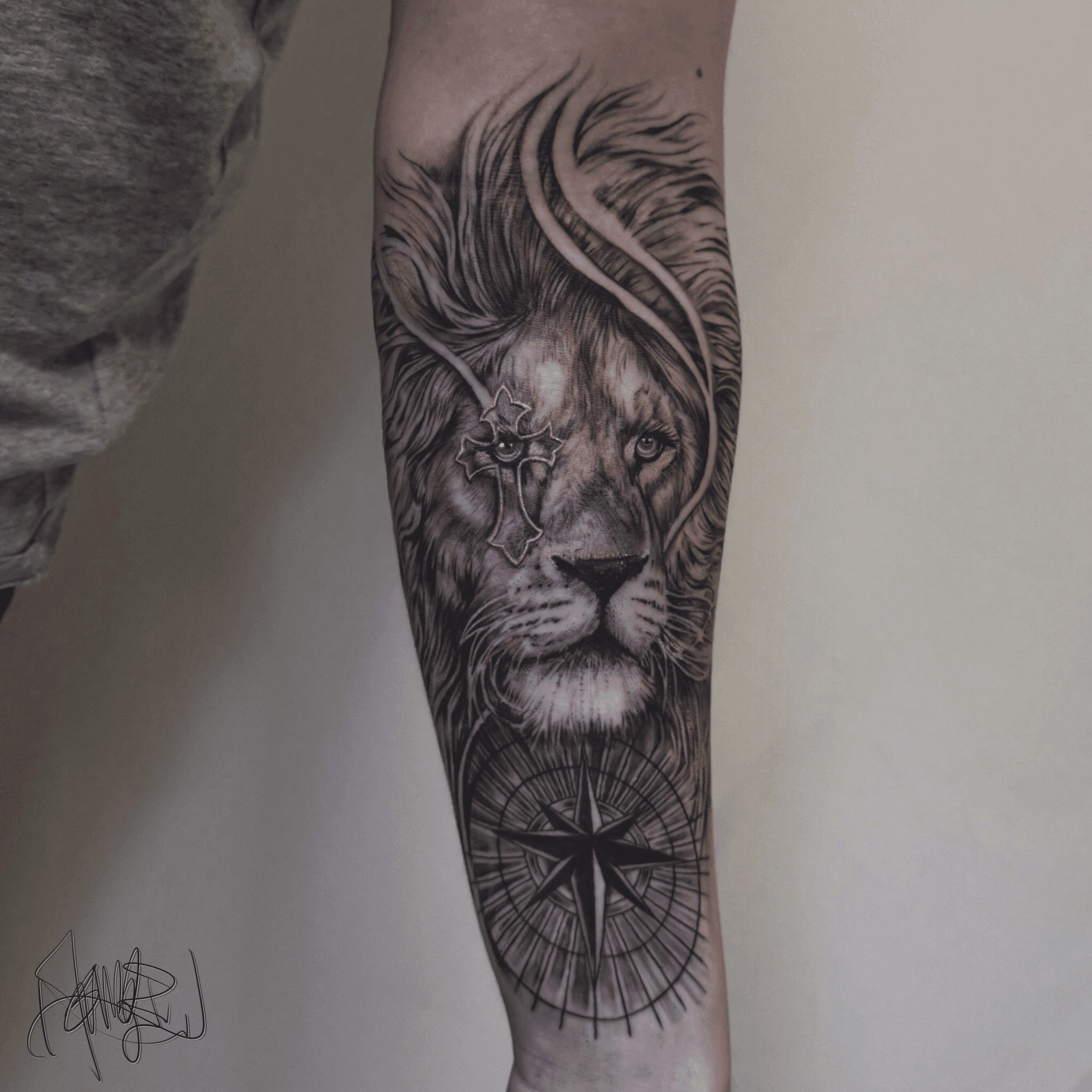 Grant Butler on Twitter Added a stone lion to this sleeve today stone  lion sleevetattoo blackandgrey tattoo ink forearm rose statue  httpstcoUS6ozuHDa6  Twitter