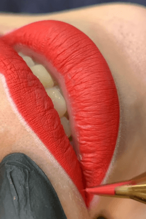 Permanent lips 