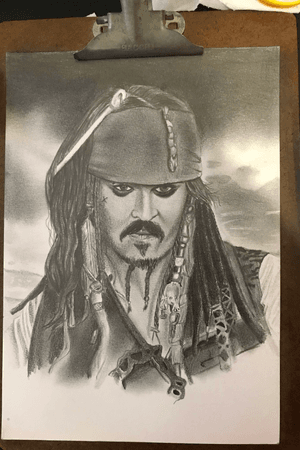 1000 piratas e uma garrafa de rum, rum rum 🎼 #jacksparrow #johnnydepp #realismo #realism #pirata #pirate #piratas #pirates #tattoo #sketch #sketchwork #tattoosketch #tattoorealista #ideiaparatattoo #ideafortattoo #disney 