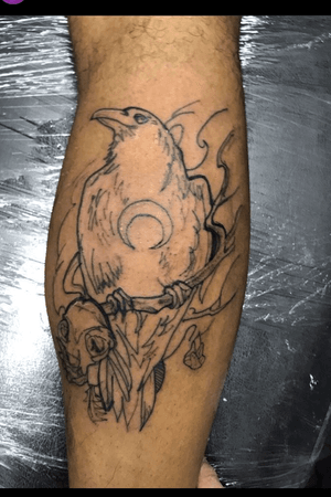 Corvo #tattoo #tattoos #tattooink #ink #inked #inkedmag #crow #corvo #boldline #neotrad #newschool ‬ 