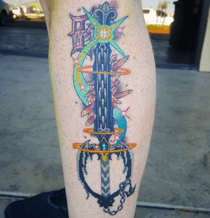 Keyblade tattoo #lasvegas# #trippy #sincity #cybertraditional #neotraditional  #neotradstyle #pixelart  #videogames  #colorful #unique #futuristic #newschool 
