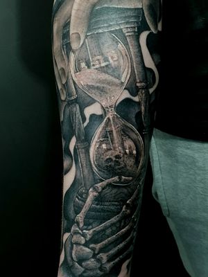 Time frame piece done a while back#blackandgrey #realism #time #hourglass 