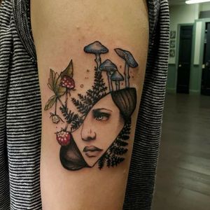 Tatto flowers woman