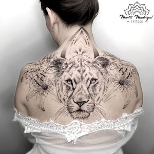 Tattoo by Marta Madrigal #MartaMadrigal #fineline #dotwork #illustrative #lion #flower #ornamental #animal