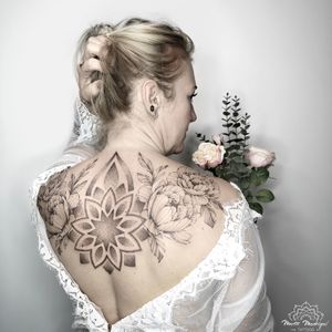 Tattoo by Marta Madrigal #MartaMadrigal #fineline #dotwork #illustrative #floral #flower #nature #sacredgeometry #shapes #mandala
