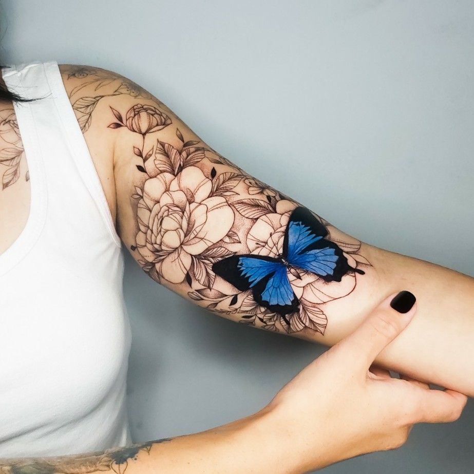 tattoo porto: borboleta azul com floral