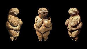 Woman from Willendorf, ancient art/ sculpture- art history inspiration 