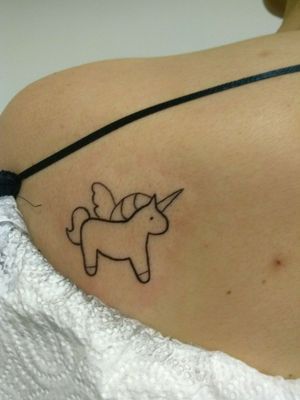 Line work, ponies Jednorog mala tetovaza na ledjima. Zakazivanje 0612828677 viber Instagram @ink_ra_tattoo