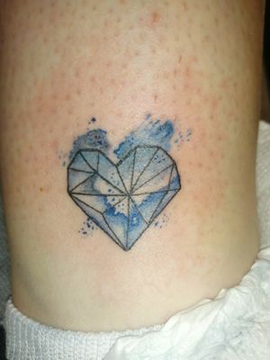 Aquarelle geometric heart, colour tattooAkvarel geometrisko srce,crna i plava bojaZakazivanje 0612828677 viberInstagram @ink_ra_tattoo#beograd #srce #geometrija #smalltatto #geometrictattoo #aquarelatattoo #hart 