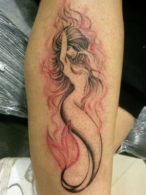 Sirena roze i crna boja,podkolenicaZakazivanje 0612828677 viberInstagram @ink_ra_tattoo