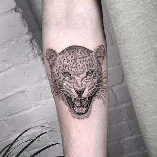 Tatuaje de leopardo de Annabelle Luyken #AnnabelleLuyken #leopardtattoo #leopard #fineline