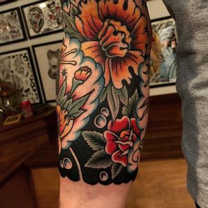 Floral cuff tattoo by Tato Toby #TatoToby #flower #floral #Traditional #color #rose