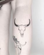 Fineline skull tattoo by Annelie Fransson #anneliefransson #fineline #skull #cattleskull #animal #detailed