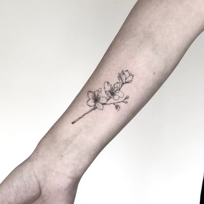 fineline floral tattoo by pablo gomez #pablogomez #fineline #floral #flower #wrist