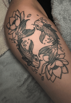 Two pretty koi fishies with flowers 🌺 done @ The Pearl in Sheerness by a cool guy called Sam Evans 🤟🏻