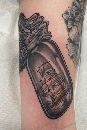 Ship in a bottle ... #clippershiptattoo #finelinetattoo #finelineclippership #neotraditionaltattoo #shiptattoo #shipinabottle #skeletonhand 