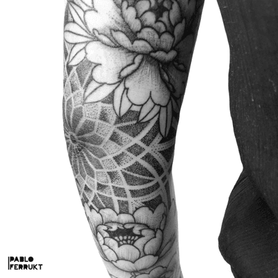 Elbow mandala for @katrinefrandsen_ , one session more and we finish the sleeve :) #mandalatattoo . . . . #tattoo #tattoos #tat #ink #inked #tattooed #tattoist #art #design #instaart #geometrictattoos #mandalas #tatted #instatattoo #bodyart #tatts #tats #amazingink #tattedup #inkedup #berlin #berlintattoo #dotworkmandala #dotworktattoo #berlintattoos #smallmandala #dotwork #tattooberlin #mandala #mandalatattoo . 