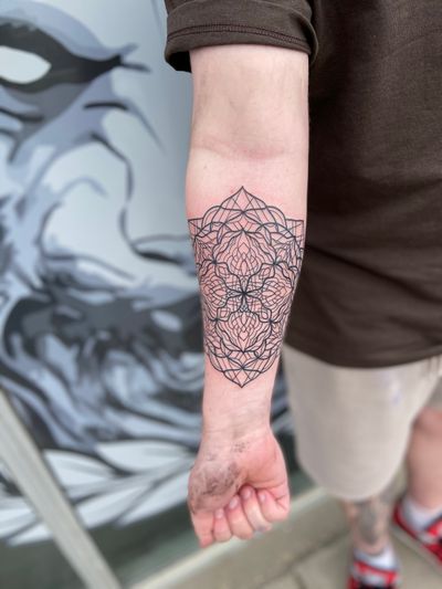 Sacred geometry tattoo by Connor Macrae #ConnorMacrae #sacredgeometry #geometric #linework #mandala 