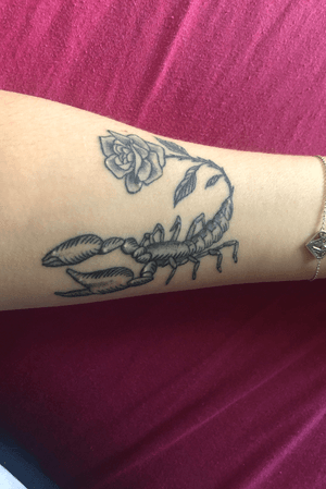 #scorpion je suis scorpion  mon père et scorpion et mon frère aussi voilà pourquoi le tatouage sa représente moi mon père et mon frère avec nôtre signe tio ❤️