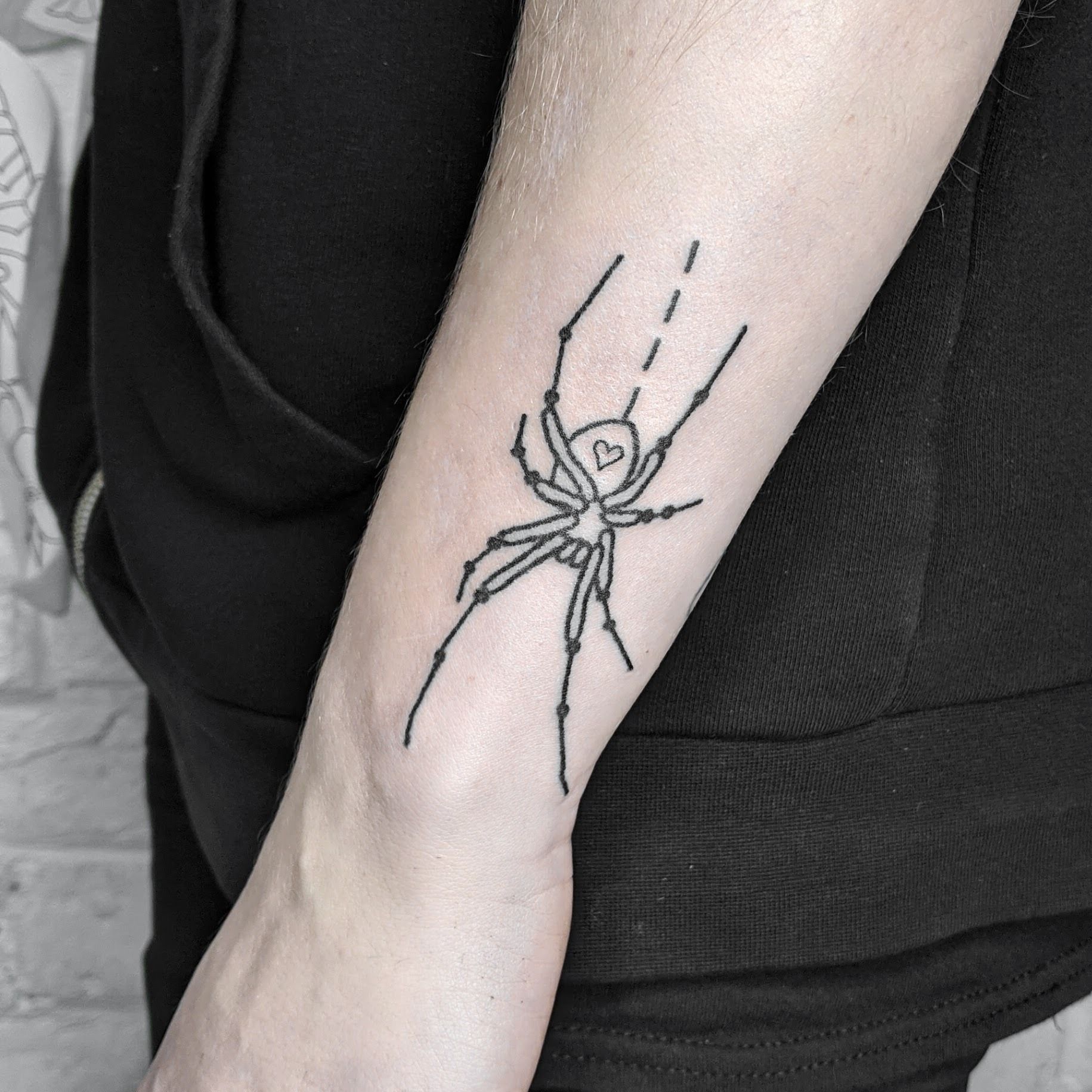 Crawling Simple 3D Spider Tattoo Design Image Make On Neck Back For Cool  Women