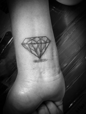 Diamante #diamond #blackwork #jewels #linework 