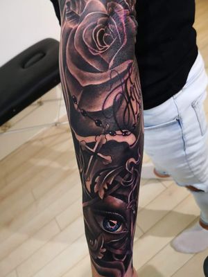 Roses | cross | eye tattoo