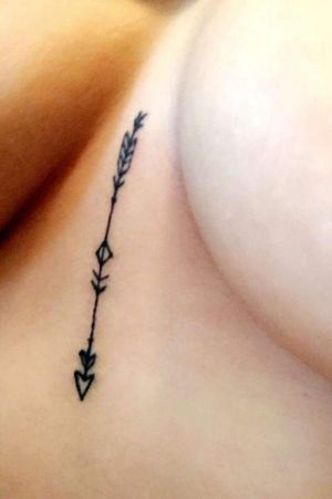 #arrowtattoo #arrow #tattoo #tattooapprentice #linework #boobtattoo #girltattoo 