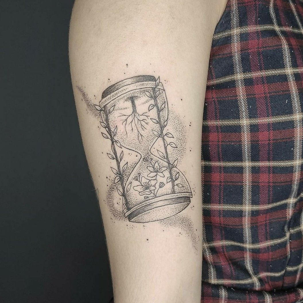 Hourglass tattoo fine 2025 line