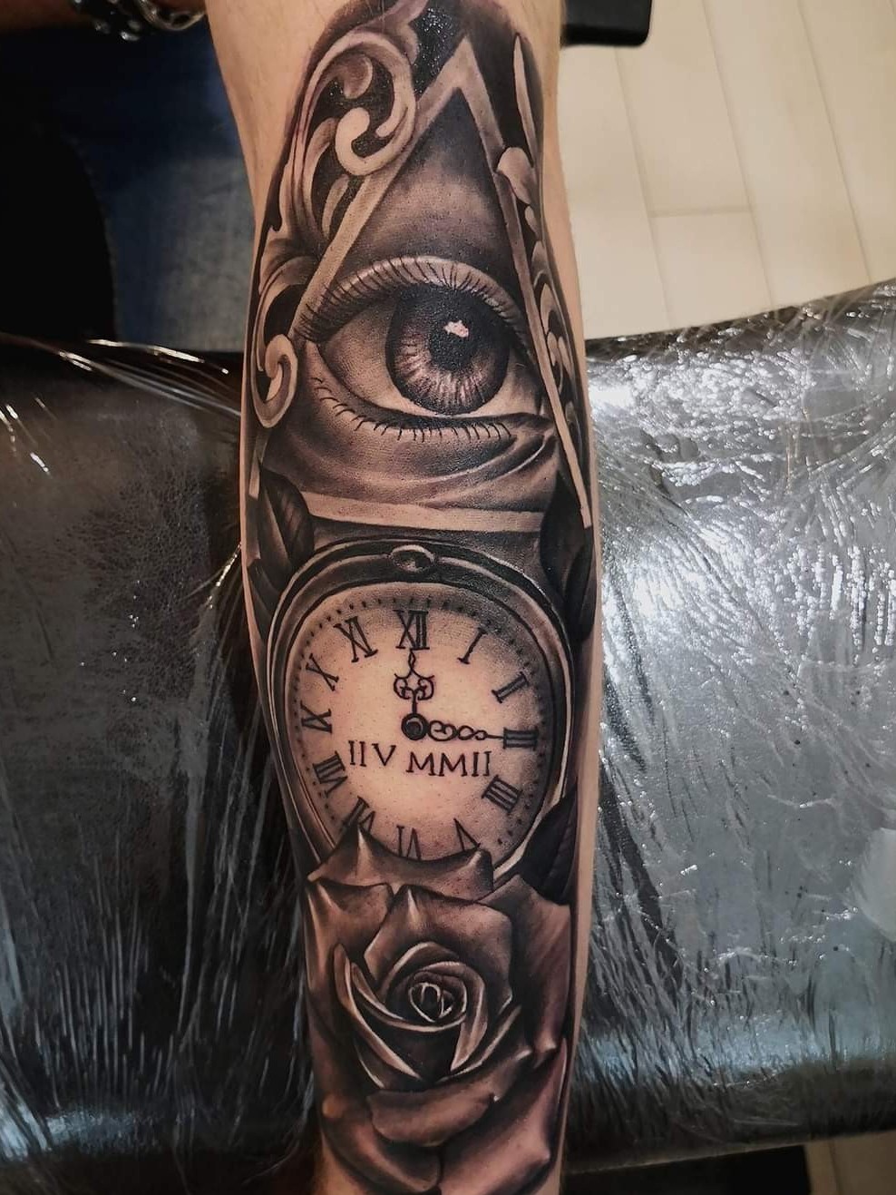 15 Excellent Clock And Rose Tattoo With Their Meaning  Psycho Tats