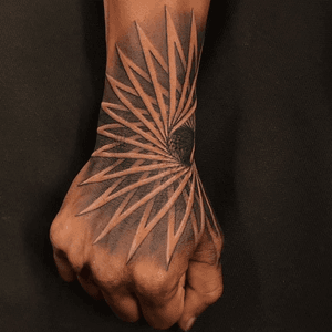 Geometrical pattern on wrist