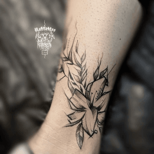 Sketch flower by our guest @mattattoo_ink