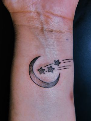 Moon tattoo #ink #inked #inkedup #inkedlife #inkedwoman #inkedgirl #tattoowoman #tattoogirl #womenempowerment #girlspower #femaletattoo #femaleartist #femaletattooartist #wgtattoostudio #safespace #tattoostudio #ensenada #bajacalifornia #mexico 