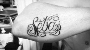 Algo de lettering que hice,  no suelo hacer mucho este tipo de trabajos, pero fue hecho con la misma dedicación... Siempre dándo lo mejor de mí y aprendiendo cada día más 💕... #lettering #letteringtattoo #caligraphy #black #blacktattoo #blackink #ink #inklove #inklife #inkartist #inklovers #tattoowork #art #artist #tattooart #tattooartist #tattoo #love #tattoolovers #lifestyle #tattoolove #tattoolife #colombiantattooer #colombiatattoo #tattoocolombia